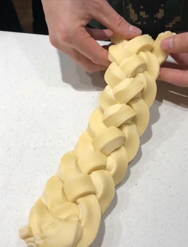 How to braid bread with 3 strands